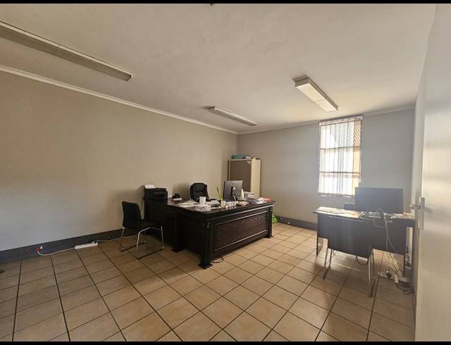 1,030M² WAREHOUSE TO LET IN MEADOWDALE